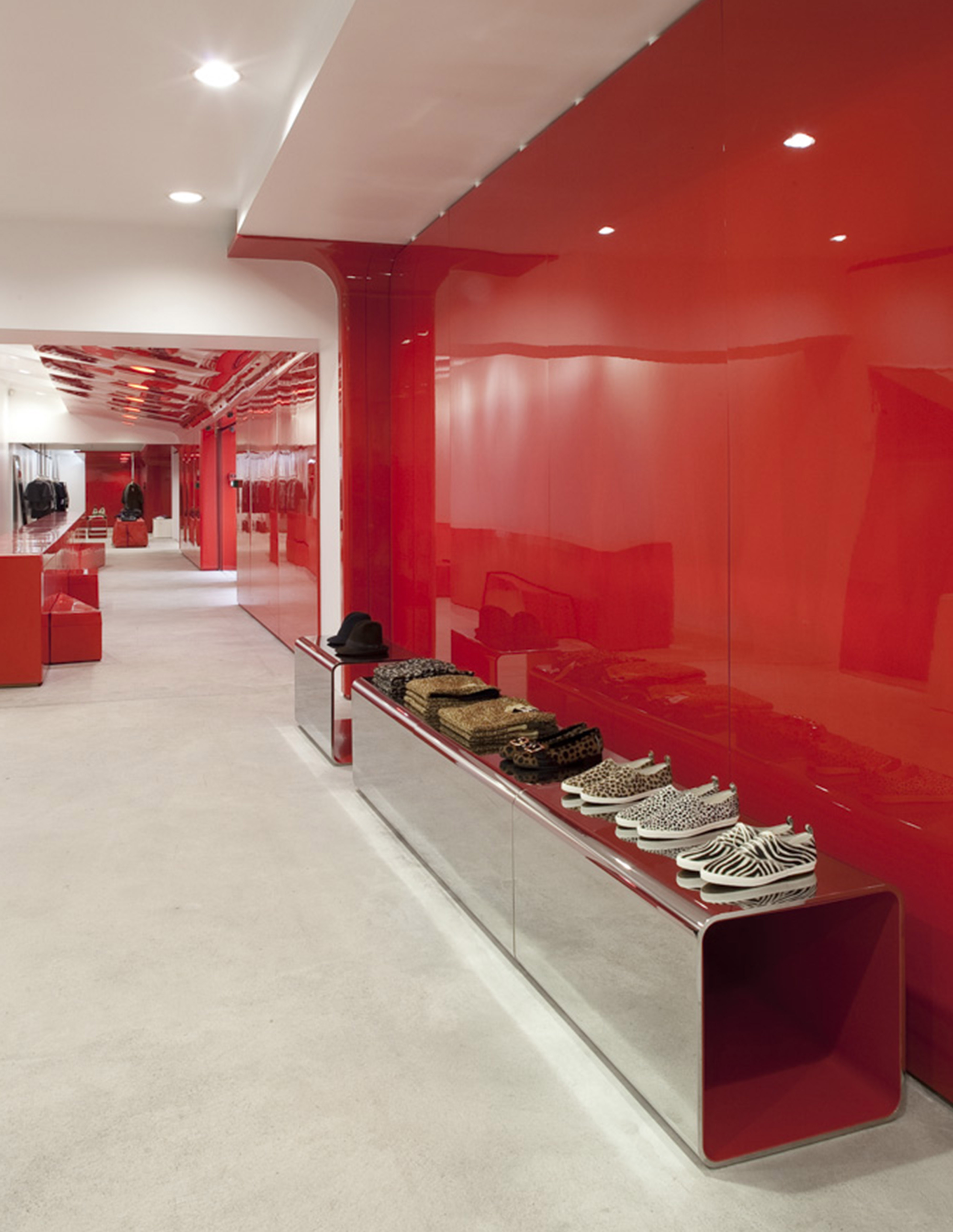Best of retail monochrome : 7 couleurs qui donnent le ton au retail